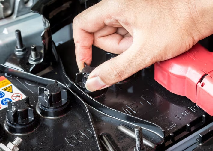 Sal de dudas: cómo arrancar el coche con pinzas